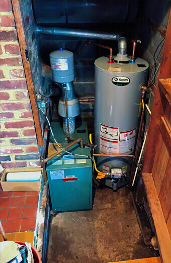 https://plumberapplecross.com.au/uploads/2025/06/hot-water-189087.jpg