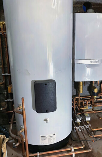 https://plumberapplecross.com.au/uploads/2025/06/hot-water-410504.jpg